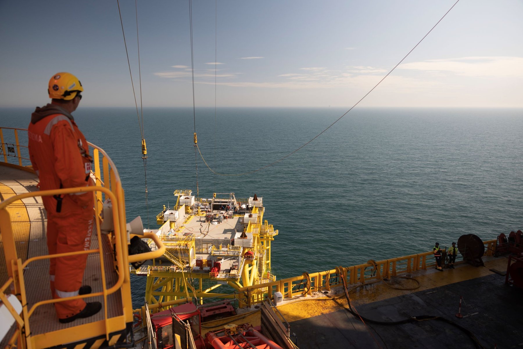 Heerema Installs HKW-B Jacket