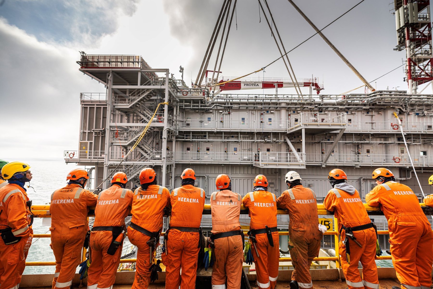 Heerema Crew Witnessing HKW-B Topside Installation