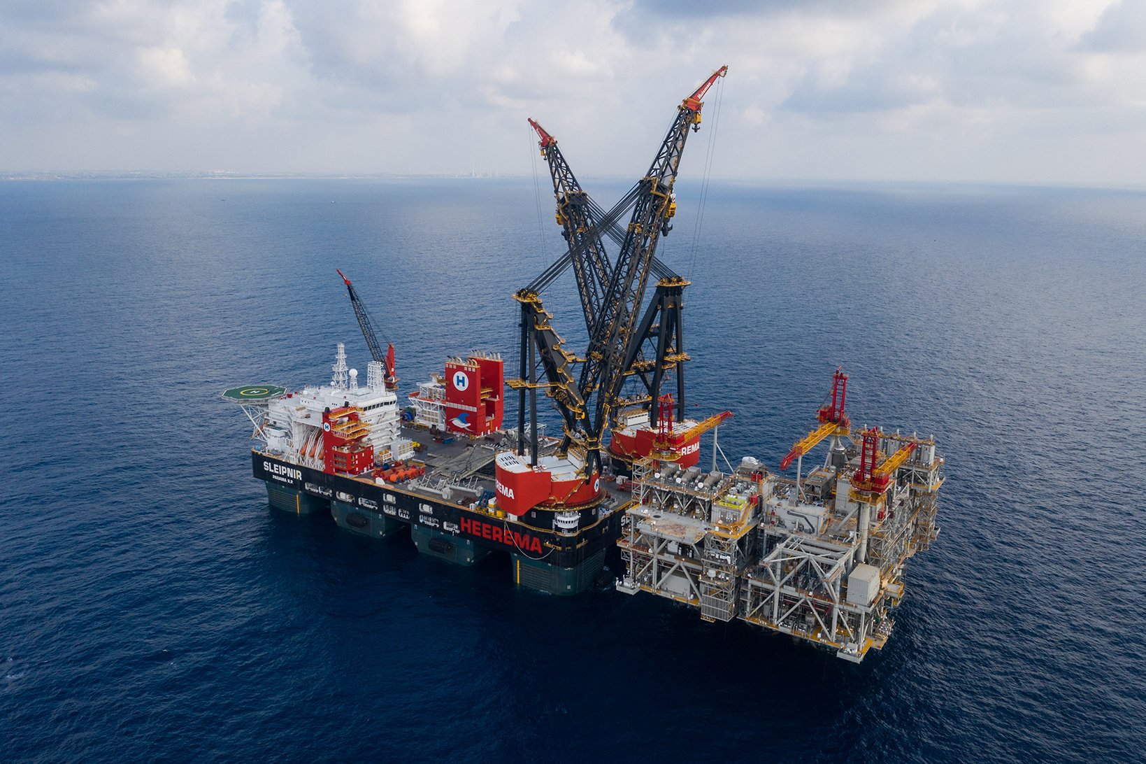 Sleipnir installing Leviathan platform (2) Low Res