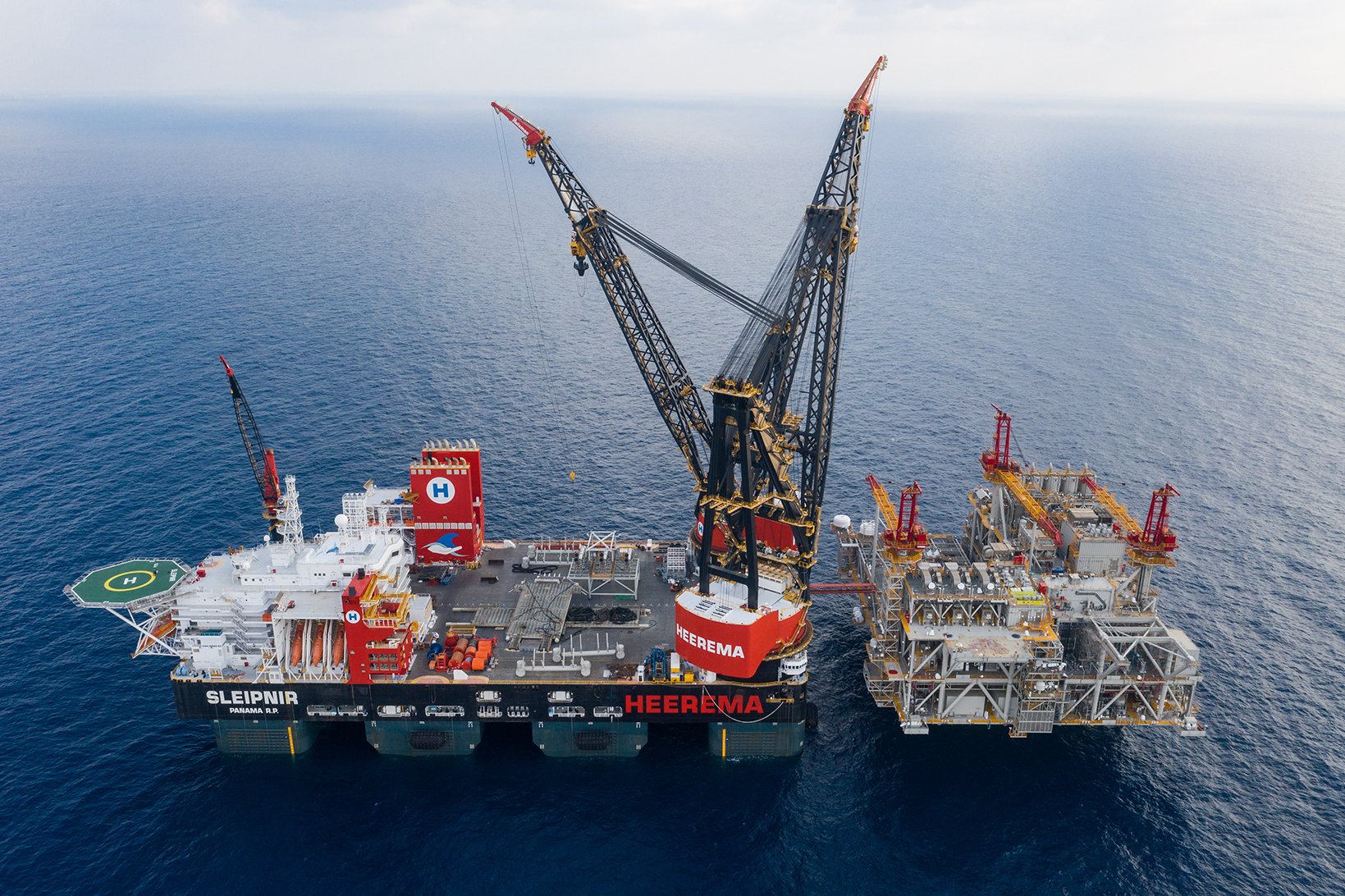 Sleipnir installing Leviathan platform (3) Low Res