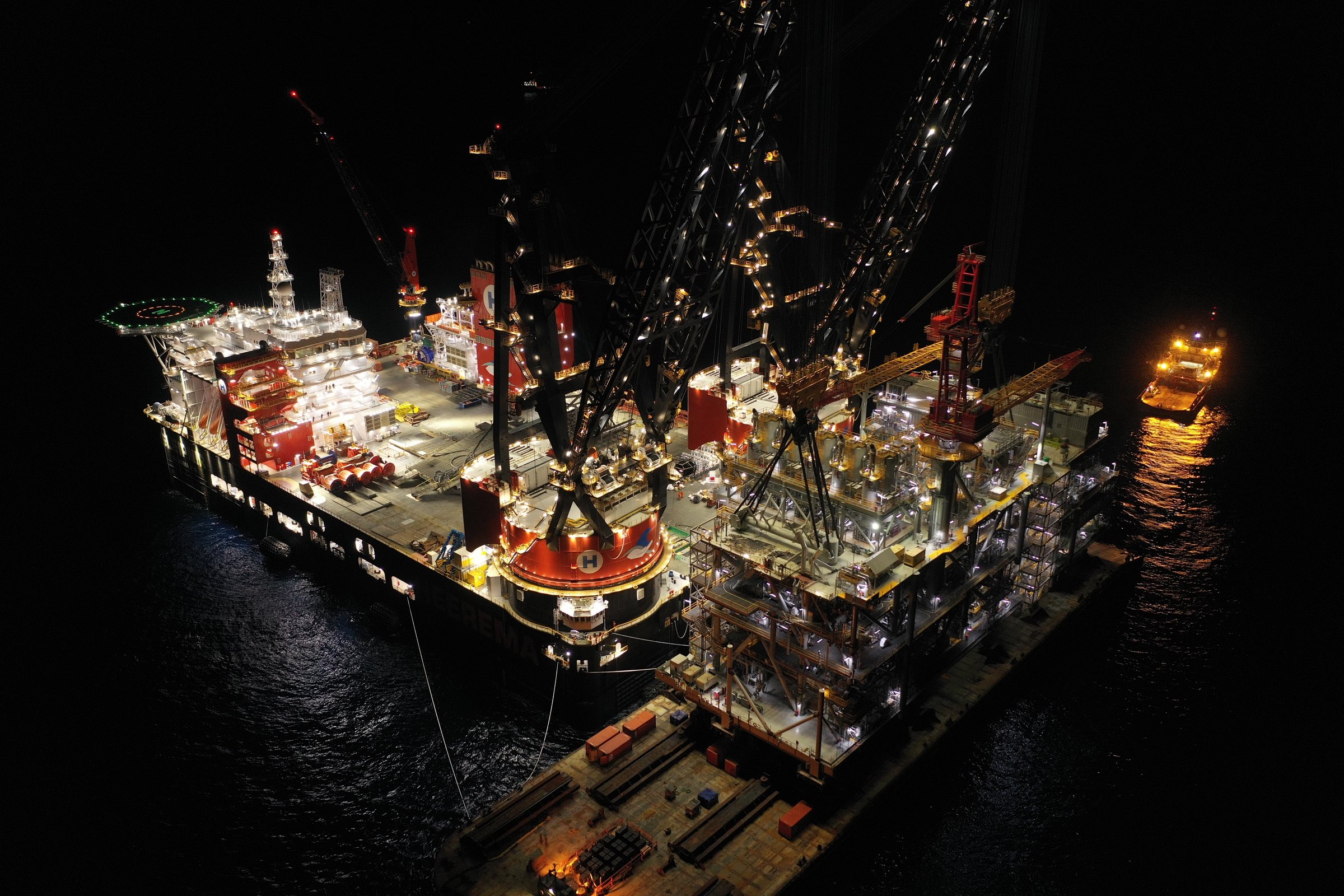 Sleipnir installing Leviathan platform (5)