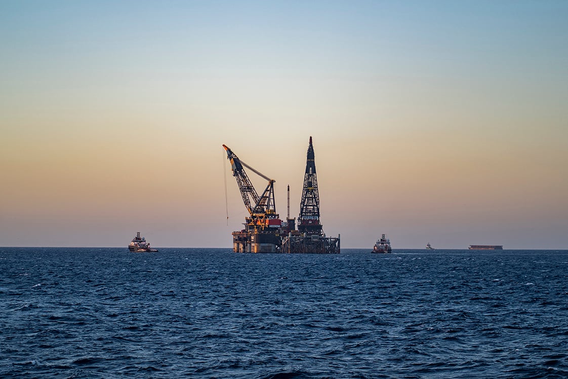 Thialf jacket installation Leviathan (2) Low Res
