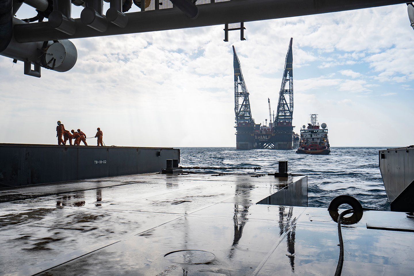 Thialf jacket installation Leviathan (5) Low Res