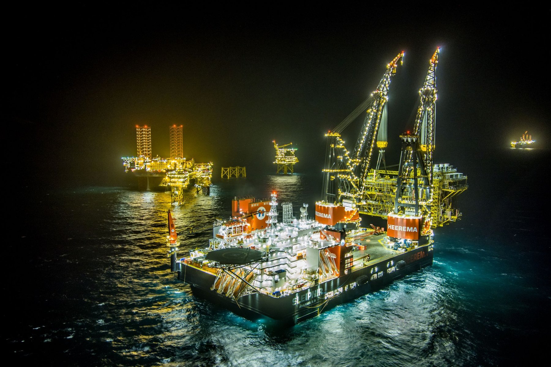 Heerema Installs Tyra Record-Breaking Topside